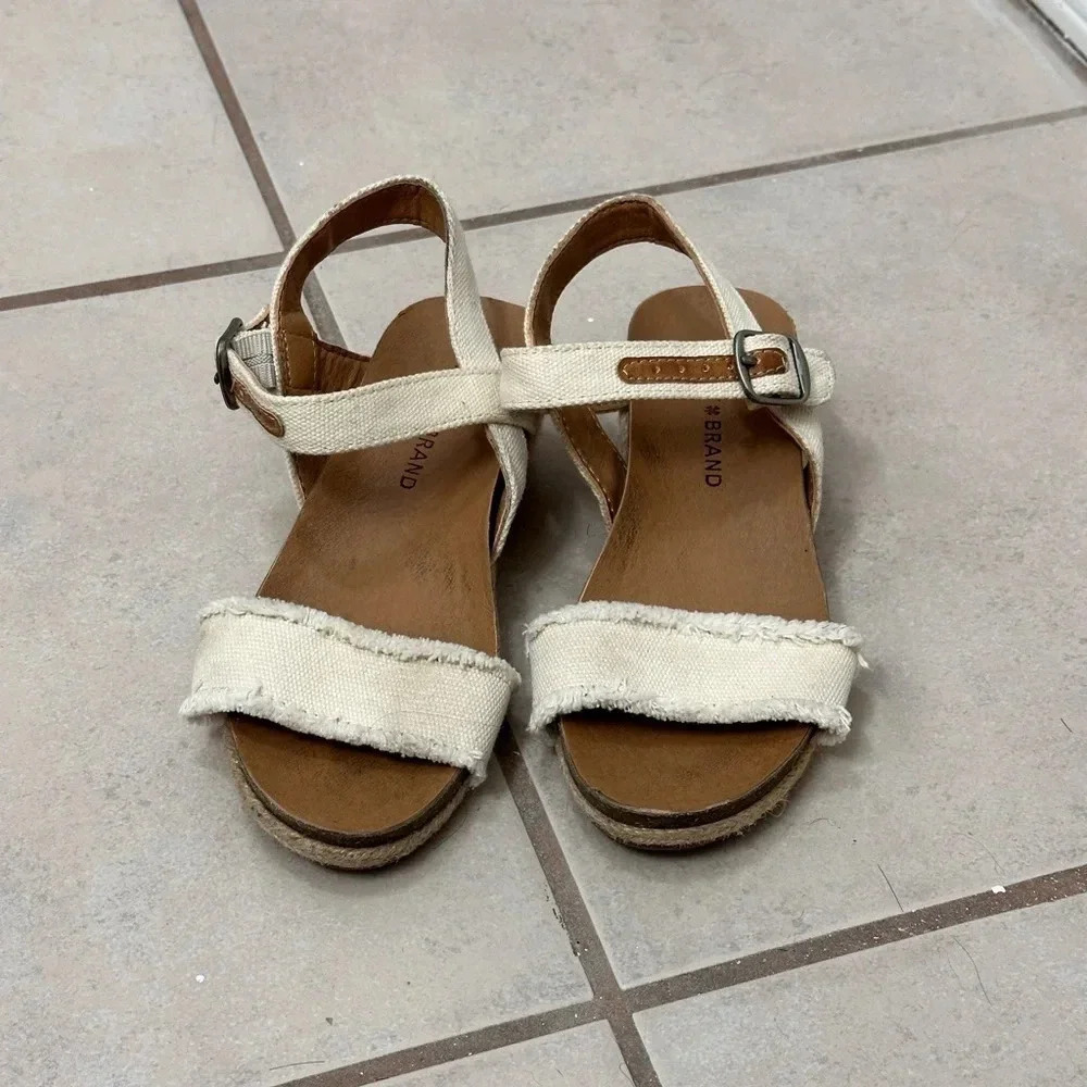 Lucky Brand Girls Kids white Wedge Sandals size 13